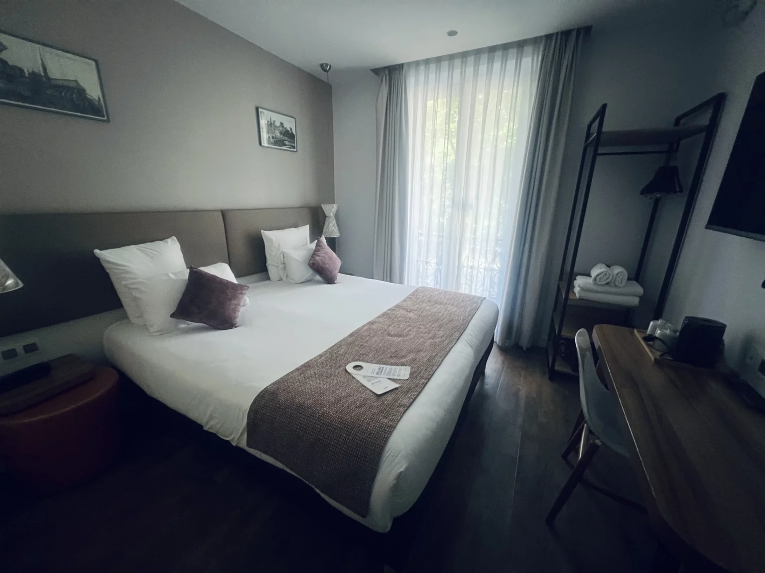 Chambre double climatisée de l'Hôtel Magenta 38 à Paris
